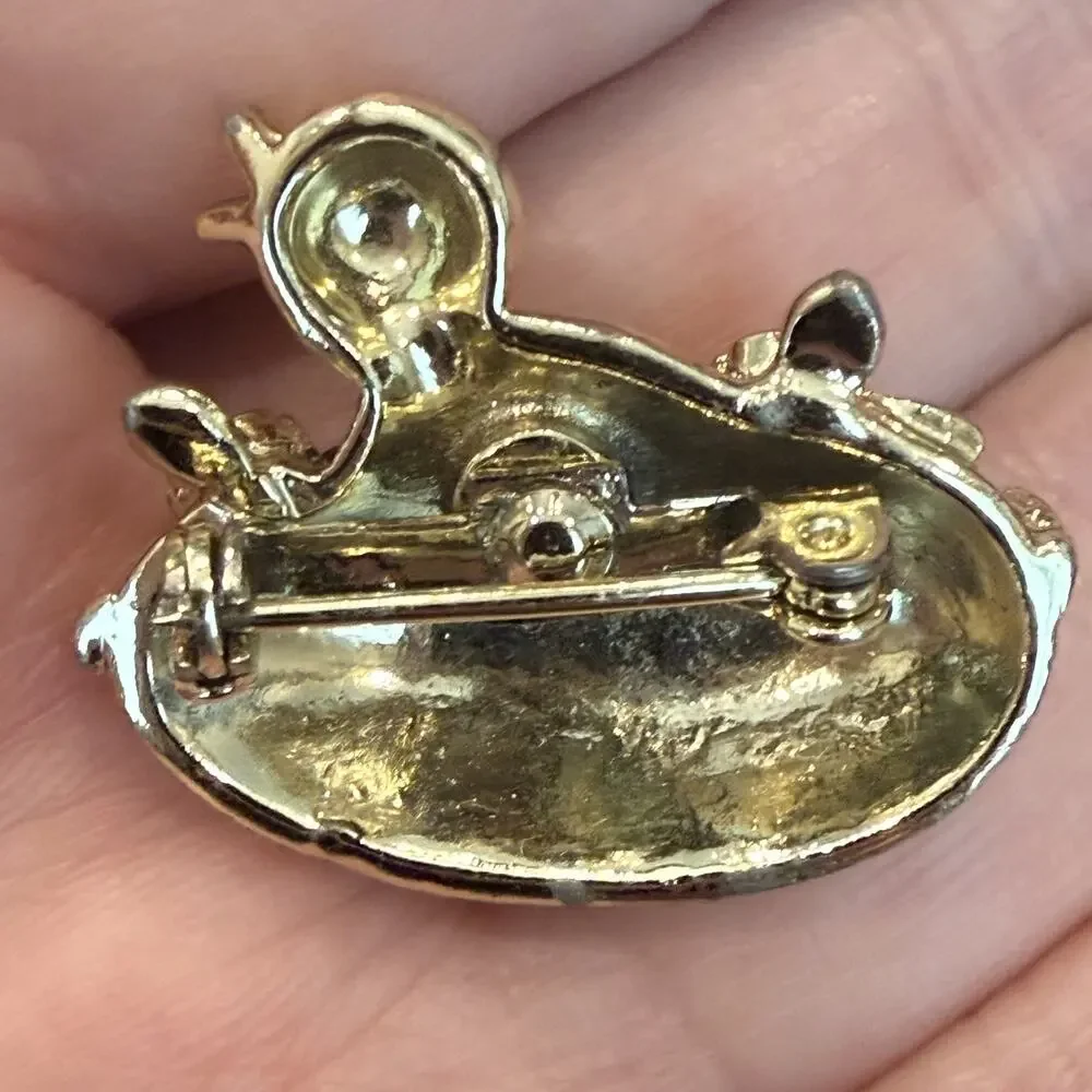 Vintage Chick Bird Hen Enamel Brooch Pin In Nest Egg Flowers Gold Tone